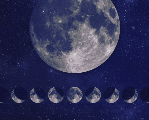 Mond am Nachthimmel symbolisiert Brauchtum und moderne spirituelle Rituale