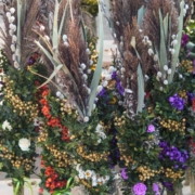 palmsonntag-bedeutung Palmsonntag Bedeutung: traditionelle Palmbuschen mit Palmkätzchen und Frühlingsblumen